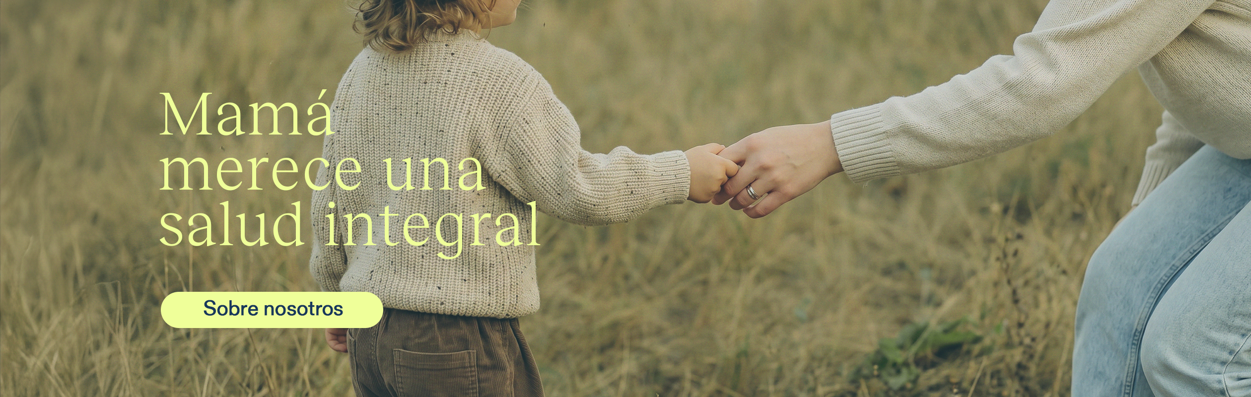 Mother and child hold hands in a field; overlay text reads 'Mamá merece una salud integral' with a pale yellow 'Sobre nosotros' button.